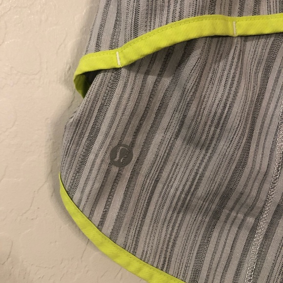 Lululemon Run: Speed Short 2 way stretch size 4 - Picture 6 of 10